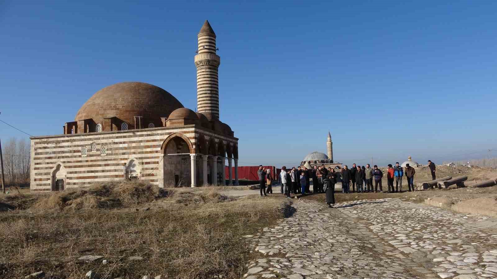 Eski Van Şehri’nde geçmişin izlerine yolculuk
?v=1