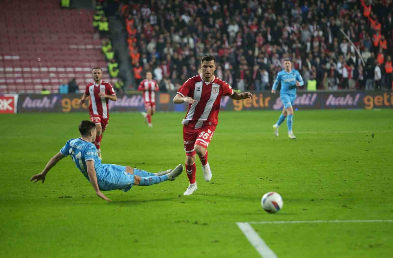 Trendyol Süper Lig: Samsunspor: 1 - Trabzonspor: 0 (İlk yarı)
?v=1