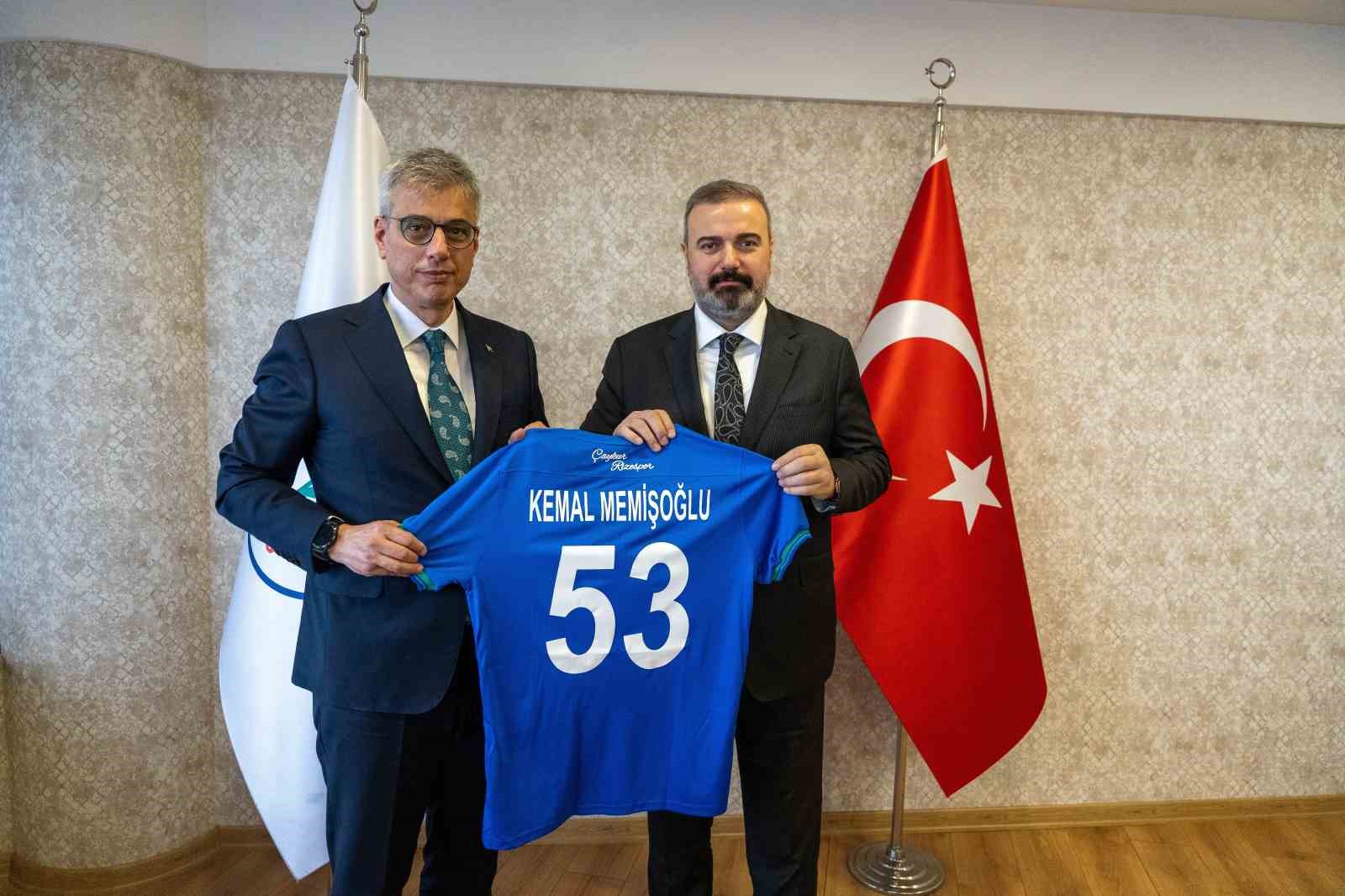 Bakan Kemal Memişoğlu’ndan, Çaykur Rizespor’a ziyaret
?v=1