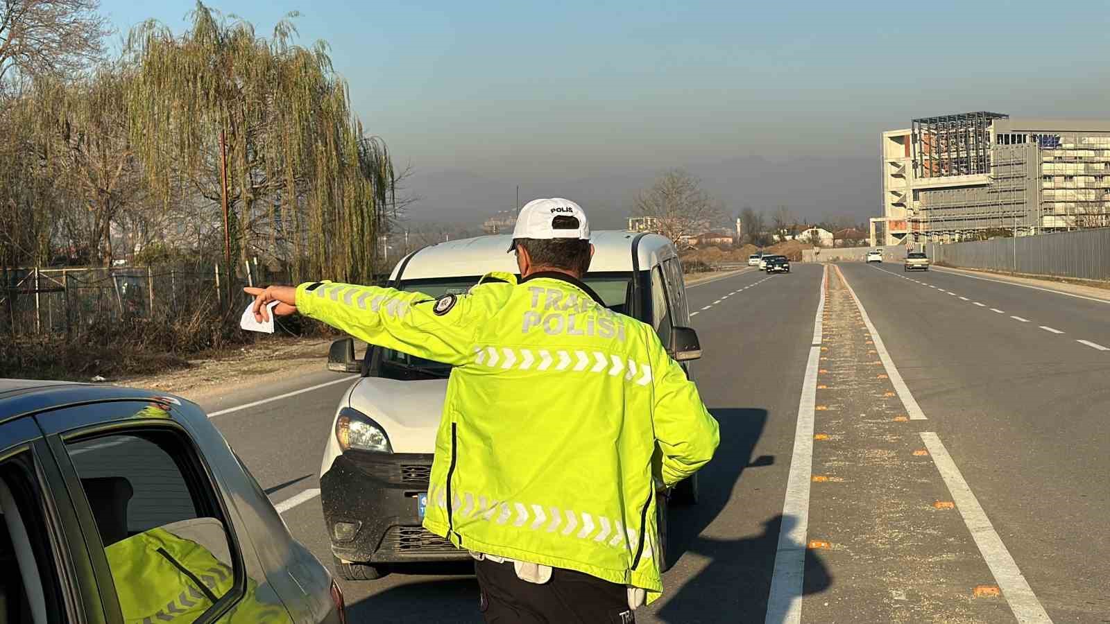 Düzce’de 163 araç trafikten men edildi 33 sürücüye alkolden işlem yapıldı
?v=1