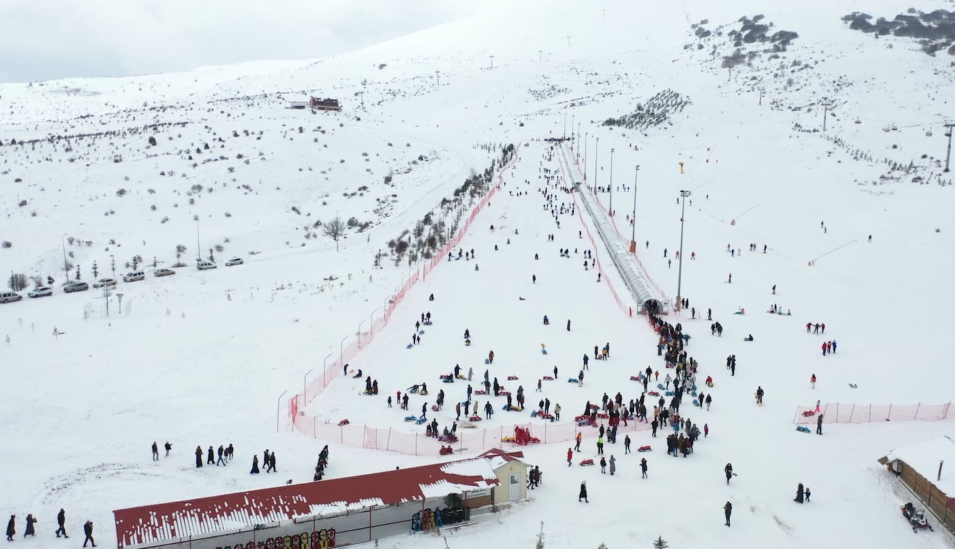 Tokat’ta çığ riski bulunmayan kayak tesisi turizmcilere anlatıldı
?v=1