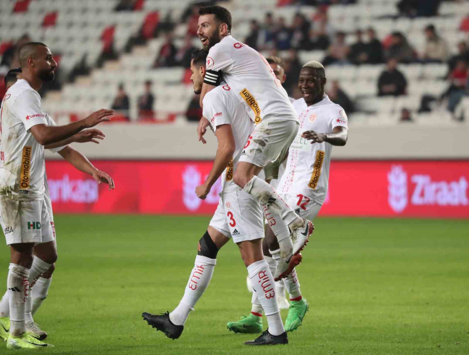 Ziraat Türkiye Kupası: Antalyaspor: 3 - Kocaelispor: 1 (Maç sonucu)
?v=1