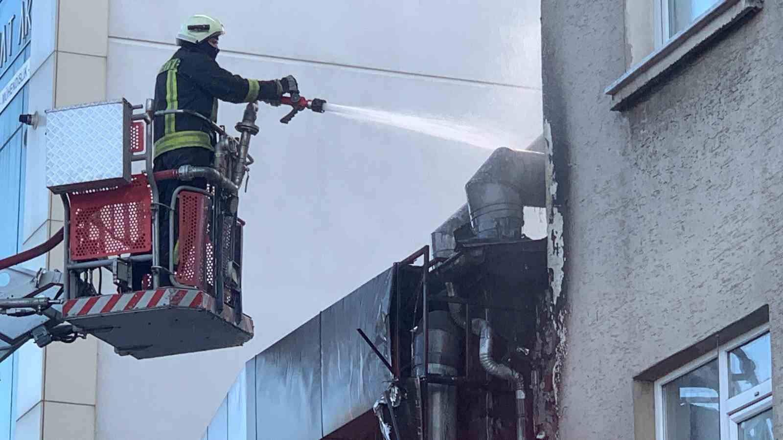 Karaman’da restoranın bacasında çıkan yangın korkuttu
?v=1