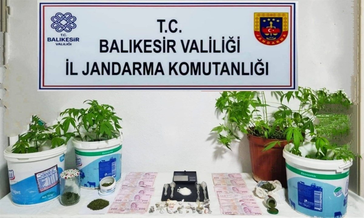 Jandarma’dan 6 ilçede uyuşturucu operasyonu
?v=1