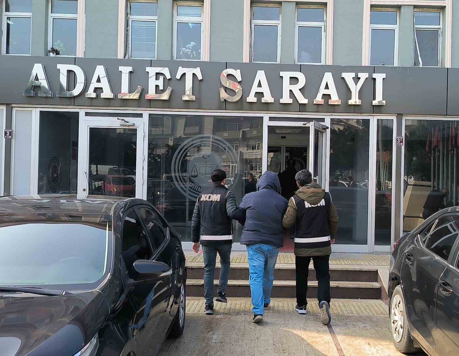 Erdek’te FETÖ’den aranan firari hükümlü yakalandı
?v=1