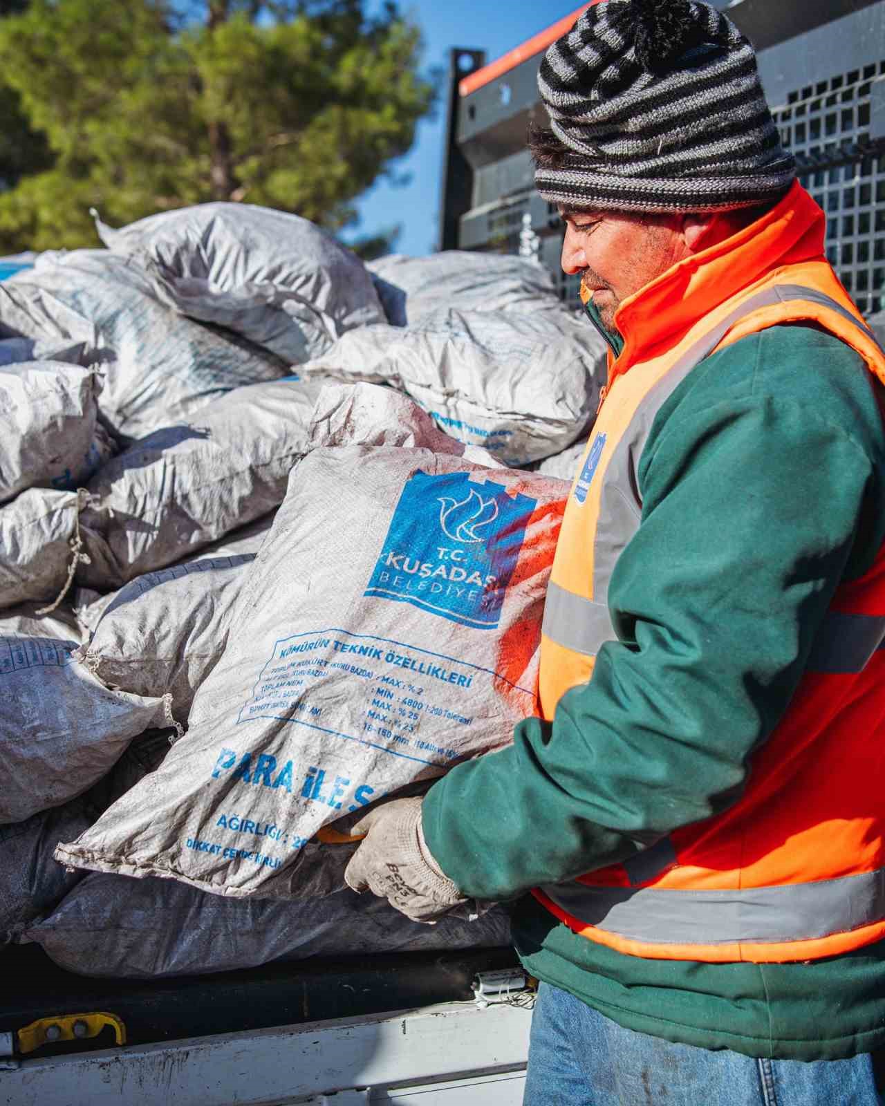 Kuşadası’nda yakacak yardımının son adresi Davutlar oldu
?v=1