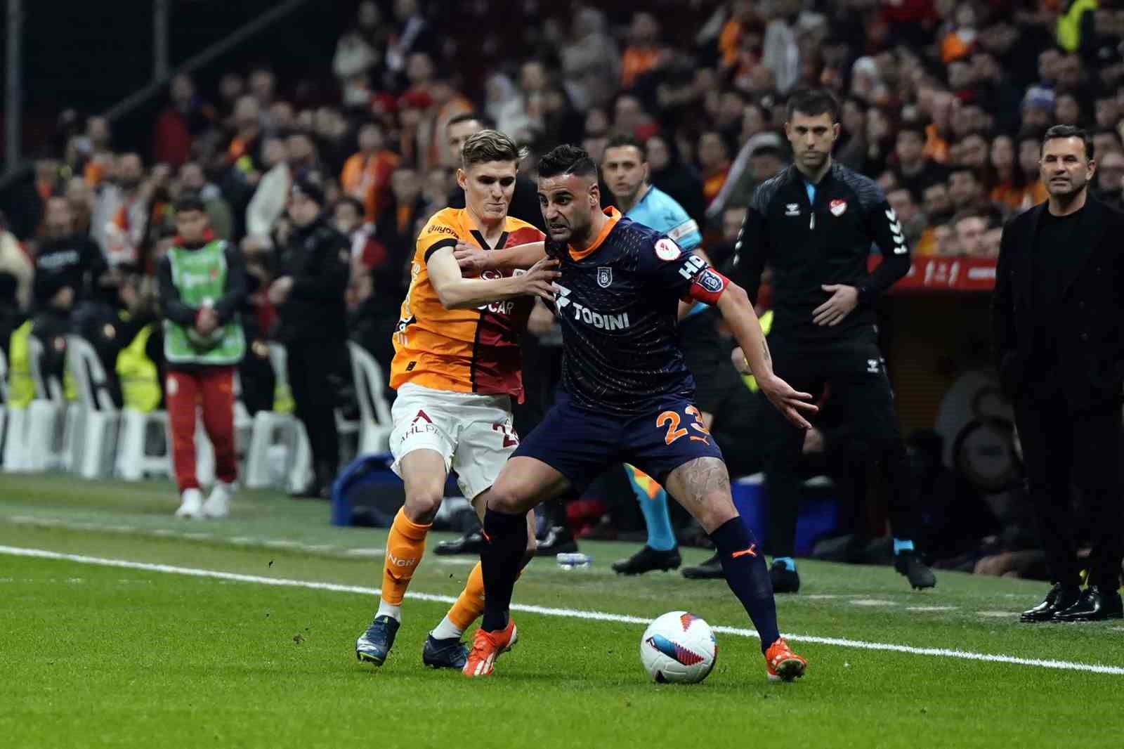 Ziraat Türkiye Kupası: Galatasaray: 0 - Başakşehir: 1 (İlk yarı)
?v=1