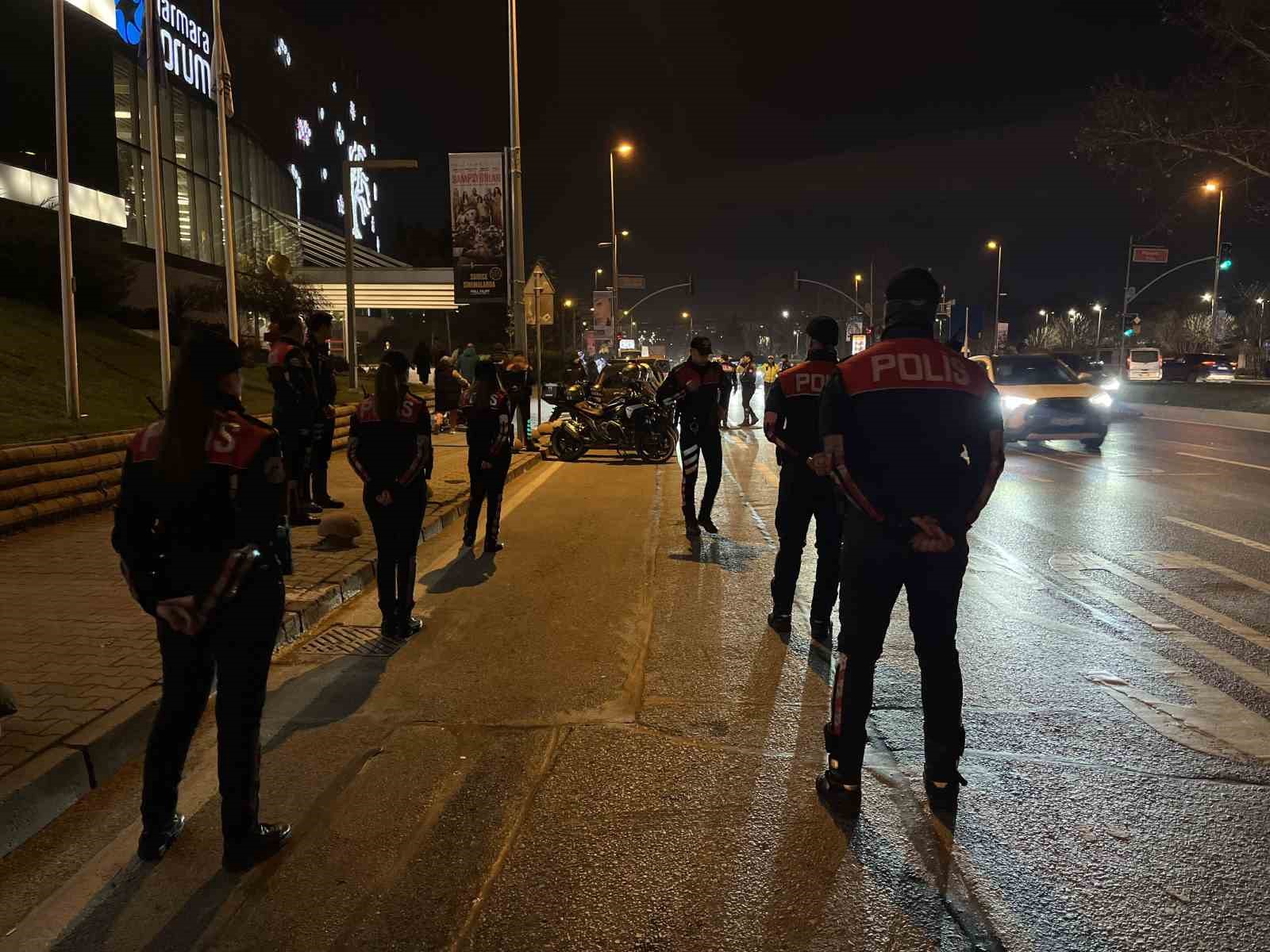 Bakırköy’de polis ekiplerinden asayiş uygulaması
?v=1