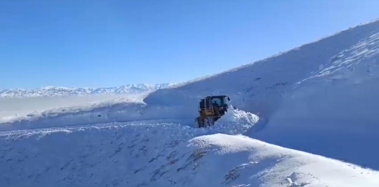 Yüksekova’da karla mücadele çalışmaları tamamlandı