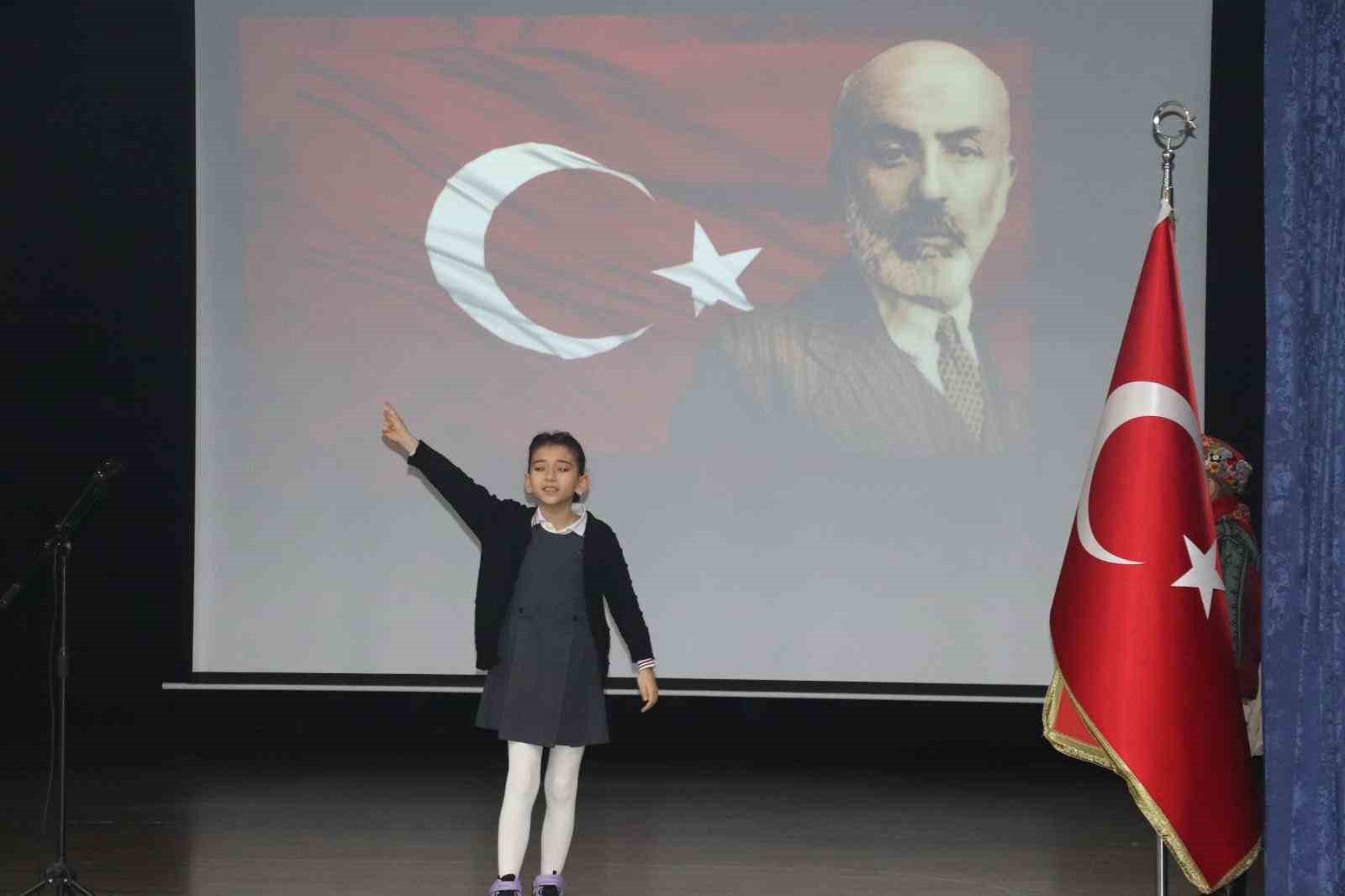 Mehmet Akif Ersoy resim ve şiir yarışması sonuçlandı
?v=1