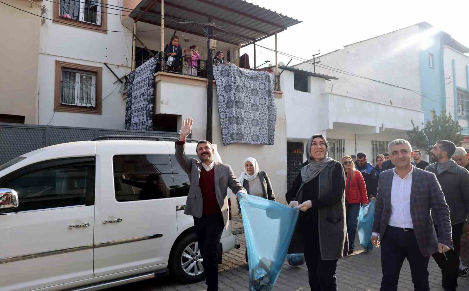 Akdeniz Belediyesinin ’temizlik kampanyası’ sürüyor
?v=1