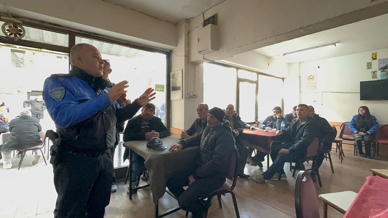 Dolandırıcıların yeni taktiklerine karşı polisten vatandaşlara ’uyanık olun’ çağrısı
?v=1