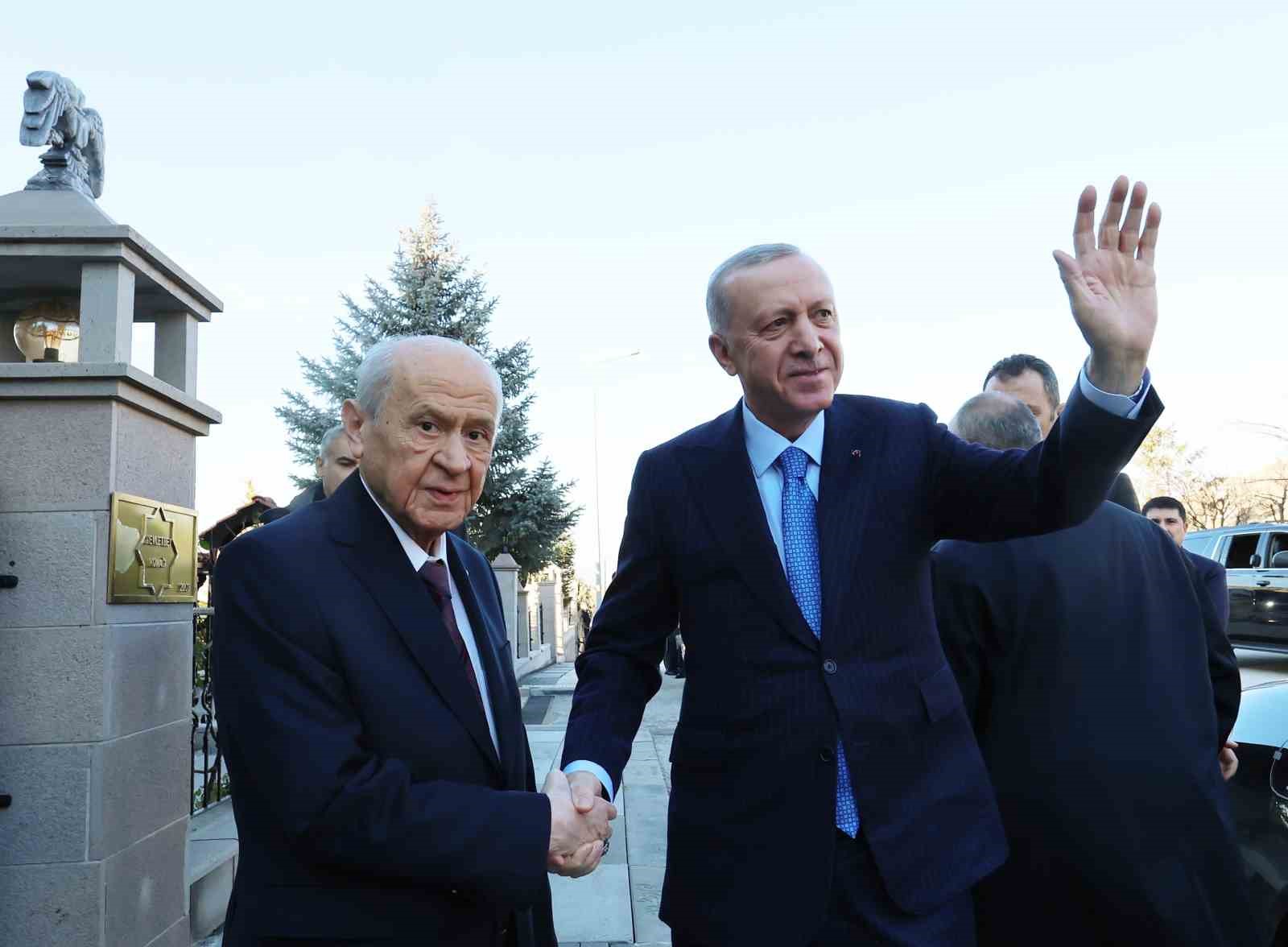 Cumhurbaşkanı Erdoğan, MHP Lideri Bahçeli ile bir araya geldi
?v=1