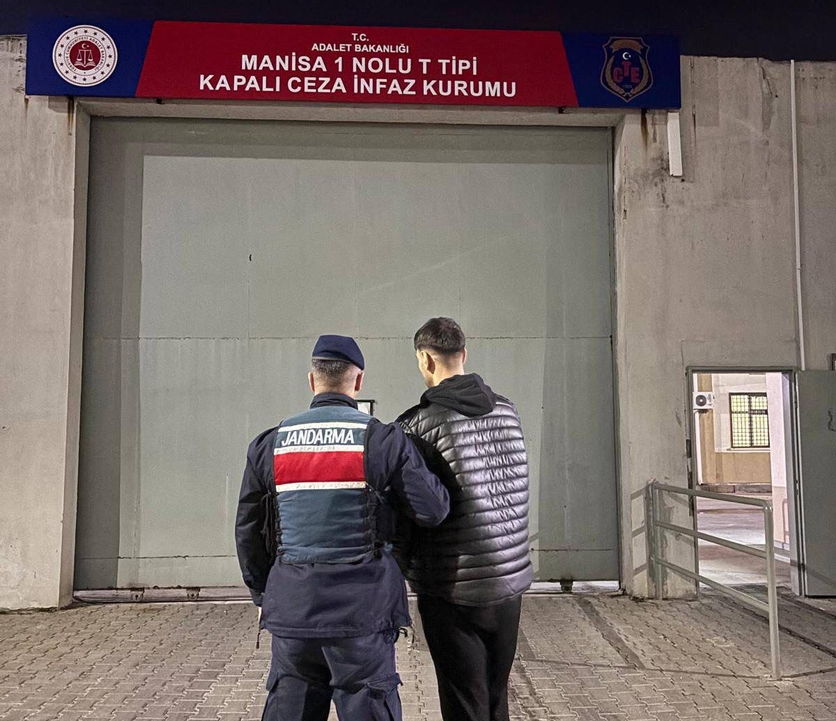 Manisa’da 5 ayrı suçtan aranan şahıs jandarma tarafından yakalandı
?v=1