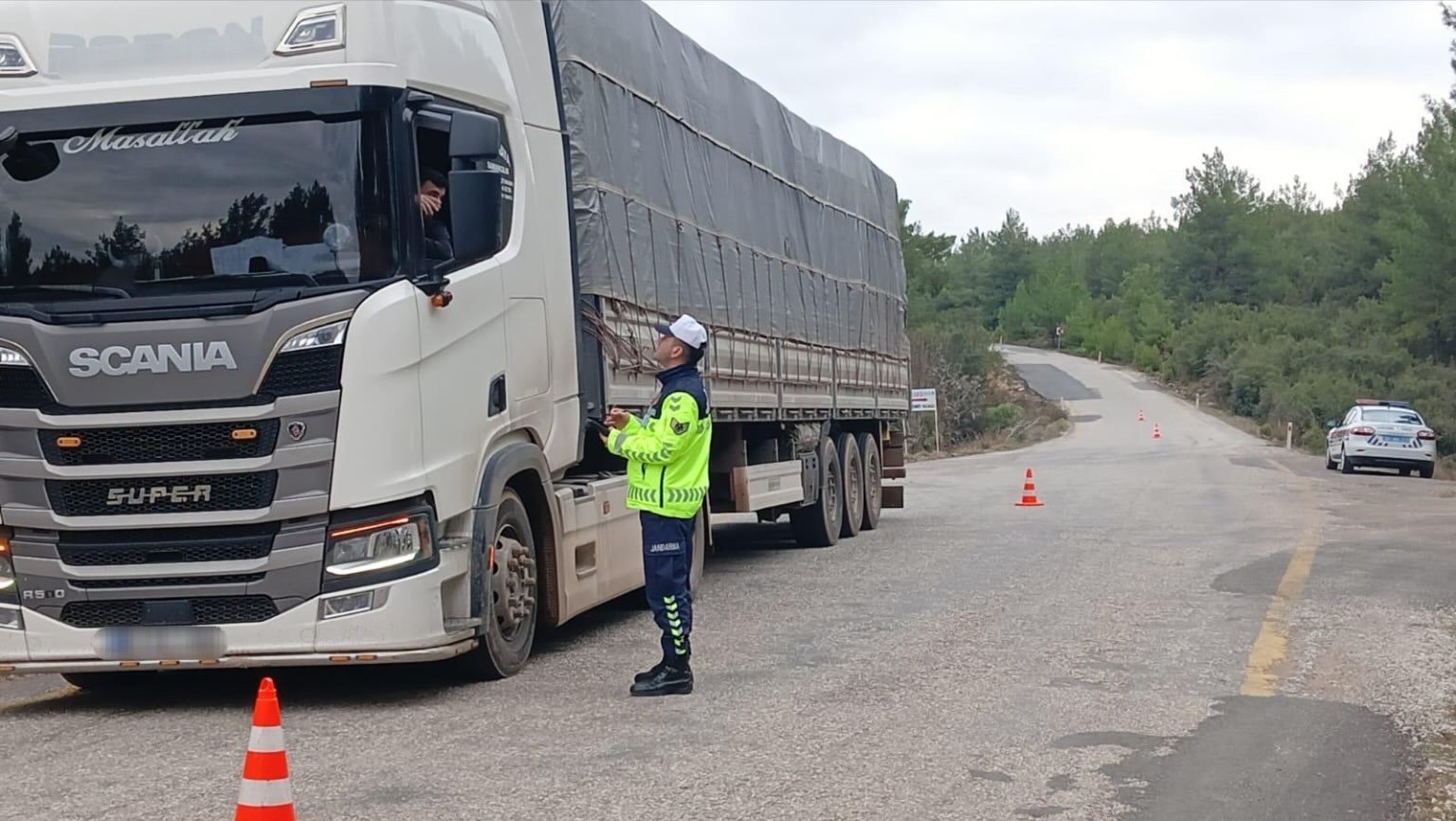 Karacasu’da ağır tonajlı araçlar denetlendi
?v=1