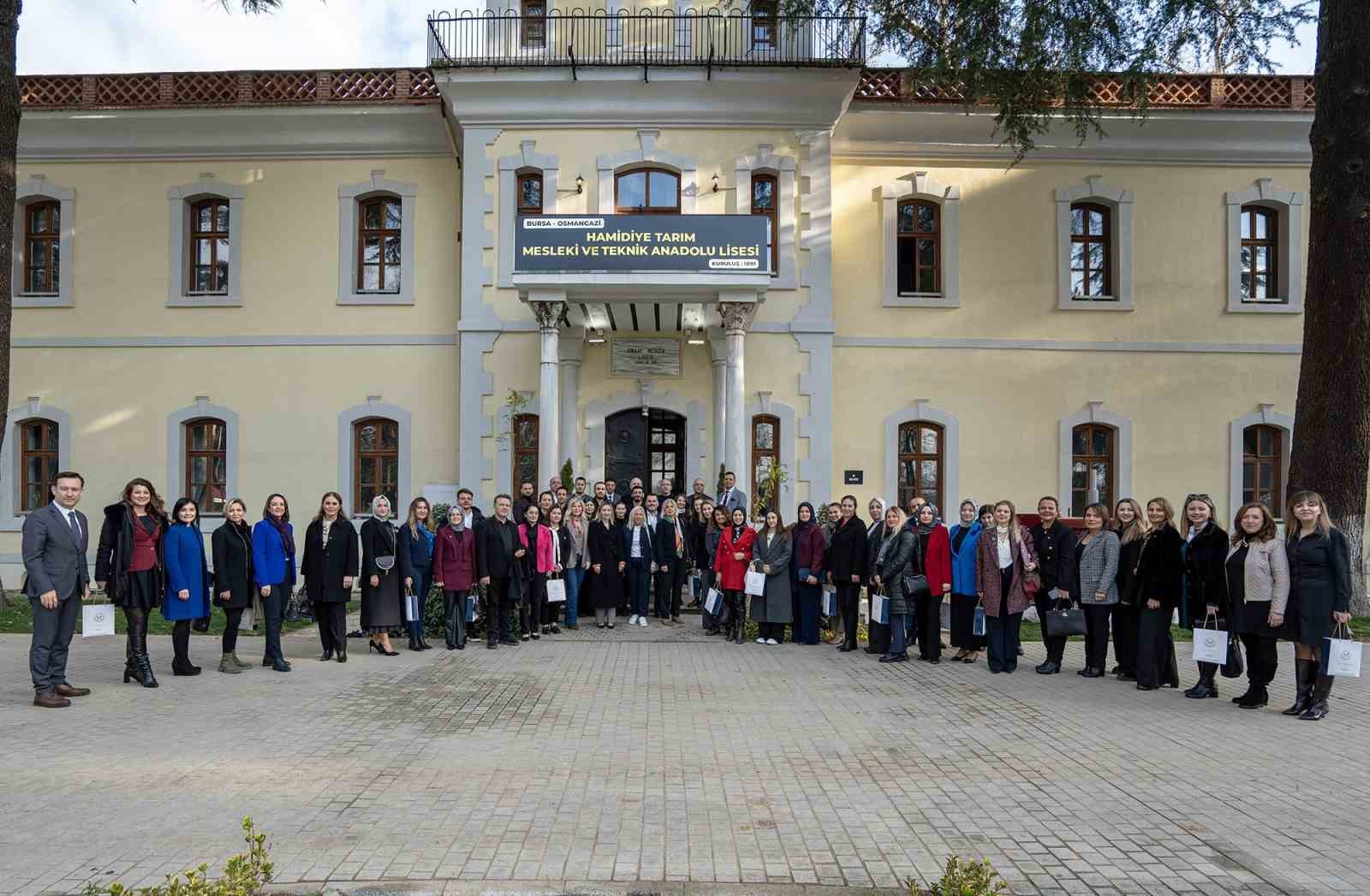 Bursa’da kadın emeği sanayinin kalbinde
?v=1