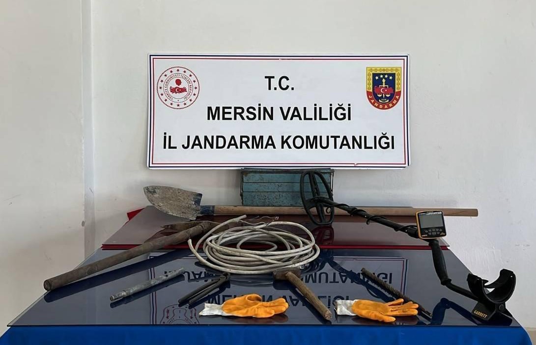 Mersin’de 5 kişi define ararken suçüstü yakalandı
?v=1