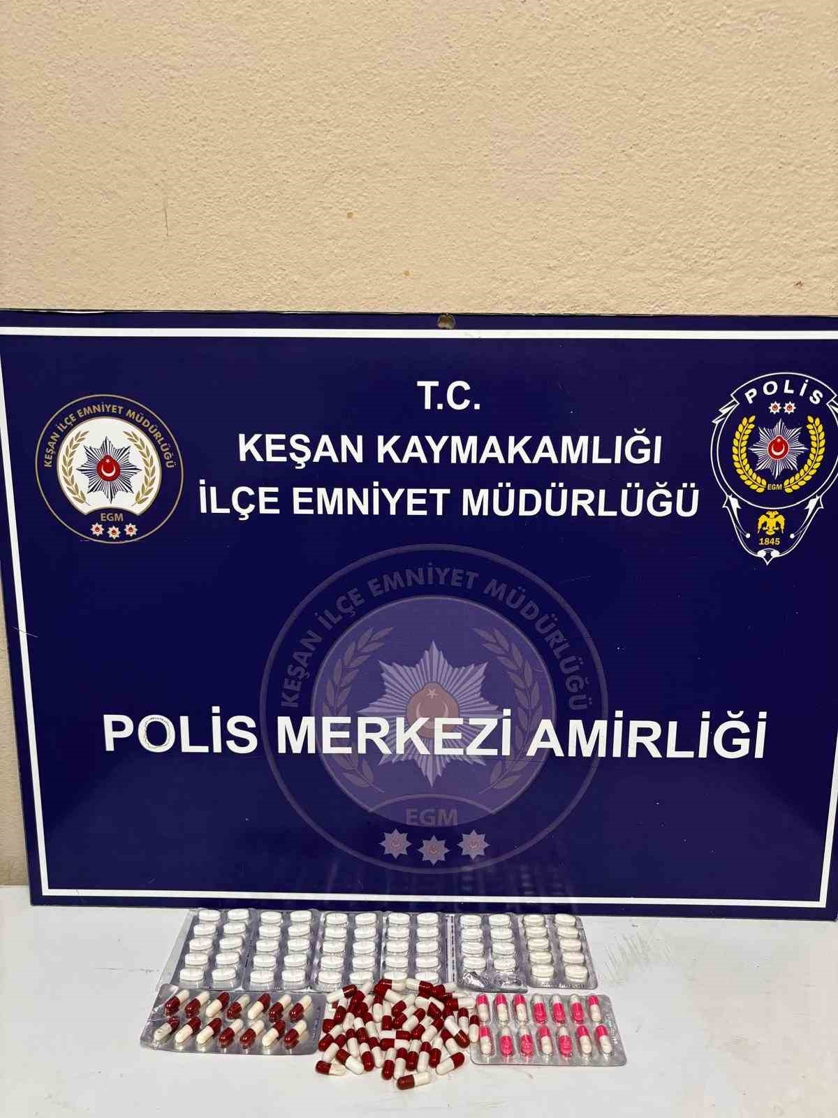 Polisin “Şok” uygulamasında 133 adet sentetik ecza ele geçirildi
?v=1