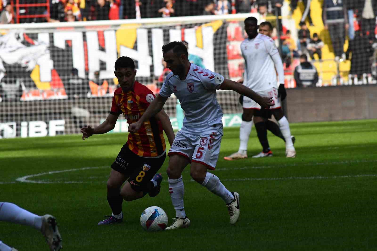 Trendyol Süper Lig: Kayserispor: 0 - Samsunspor: 1 (İlk yarı)
?v=1