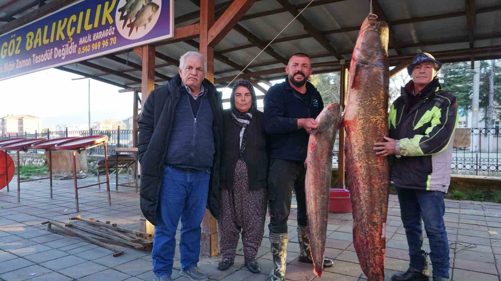 Burdur’da gölde tutulan dev yayın balığı görenleri şaşırttı
?v=1