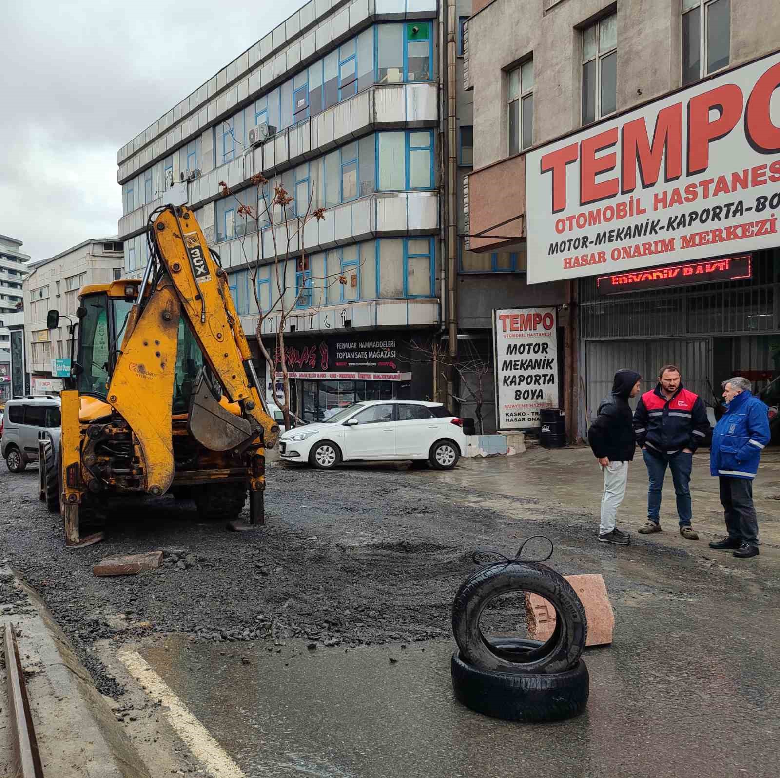 Güngören’de İBB’nin yapamadığı yol 46 günde 3’üncü defa çöktü
?v=1