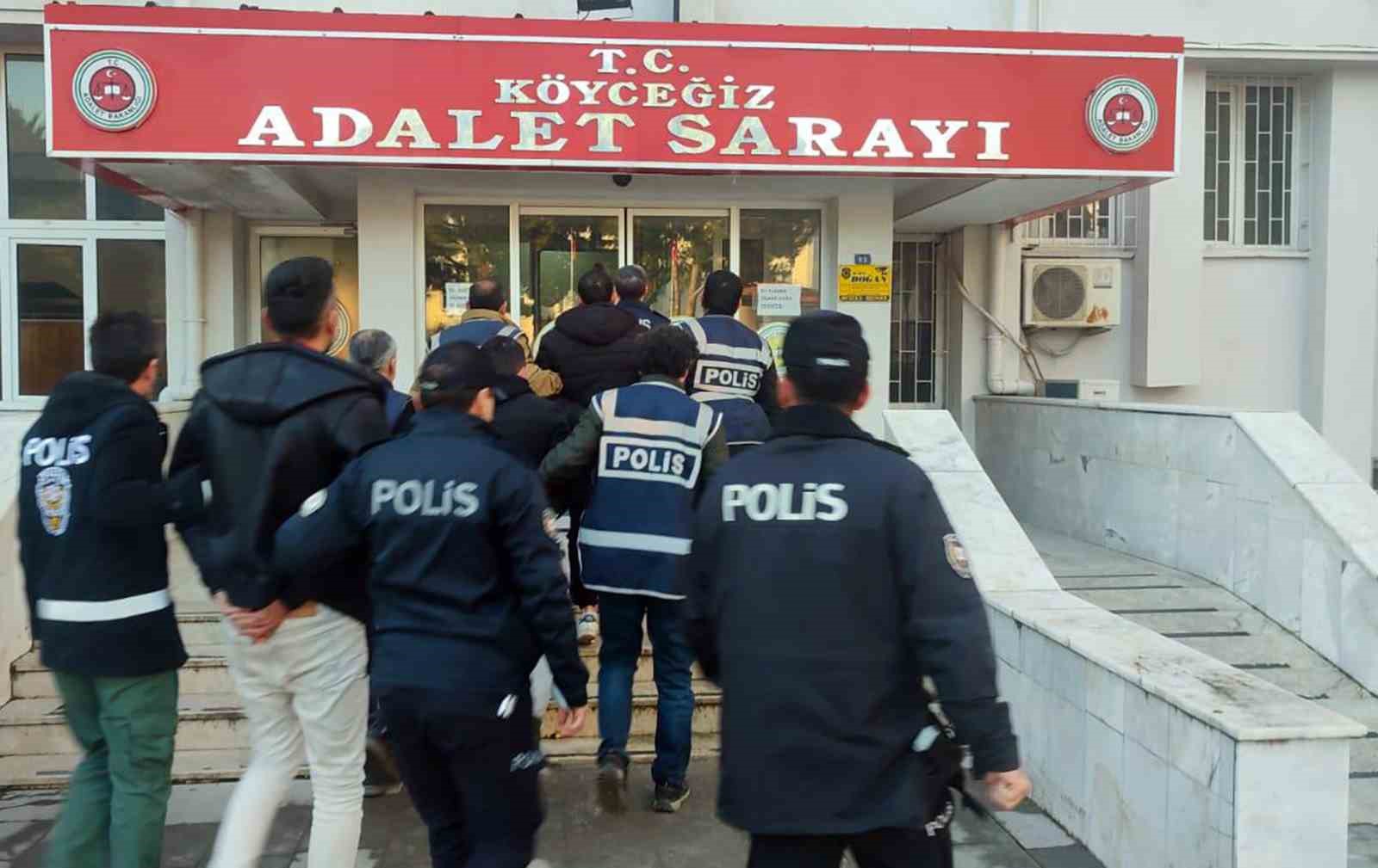 Sahte polisler, gerçek polislere yakalandı
?v=1