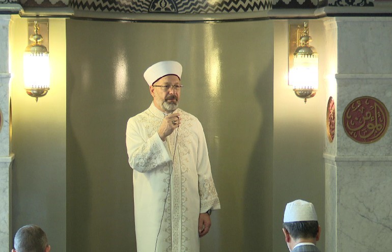 Diyanet Başkanı Erbaş, umreye giden vatandaşlarla buluştu
?v=1