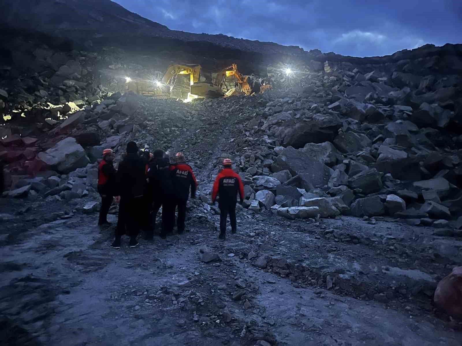 Bursa’da maden ocağında göçük: Patlatma sorumlusu hayatını kaybetti
?v=1