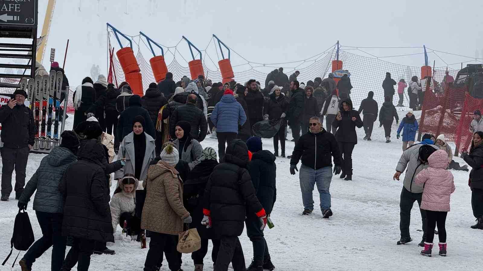 Uludağ’ın zirvesine turist akını
?v=1