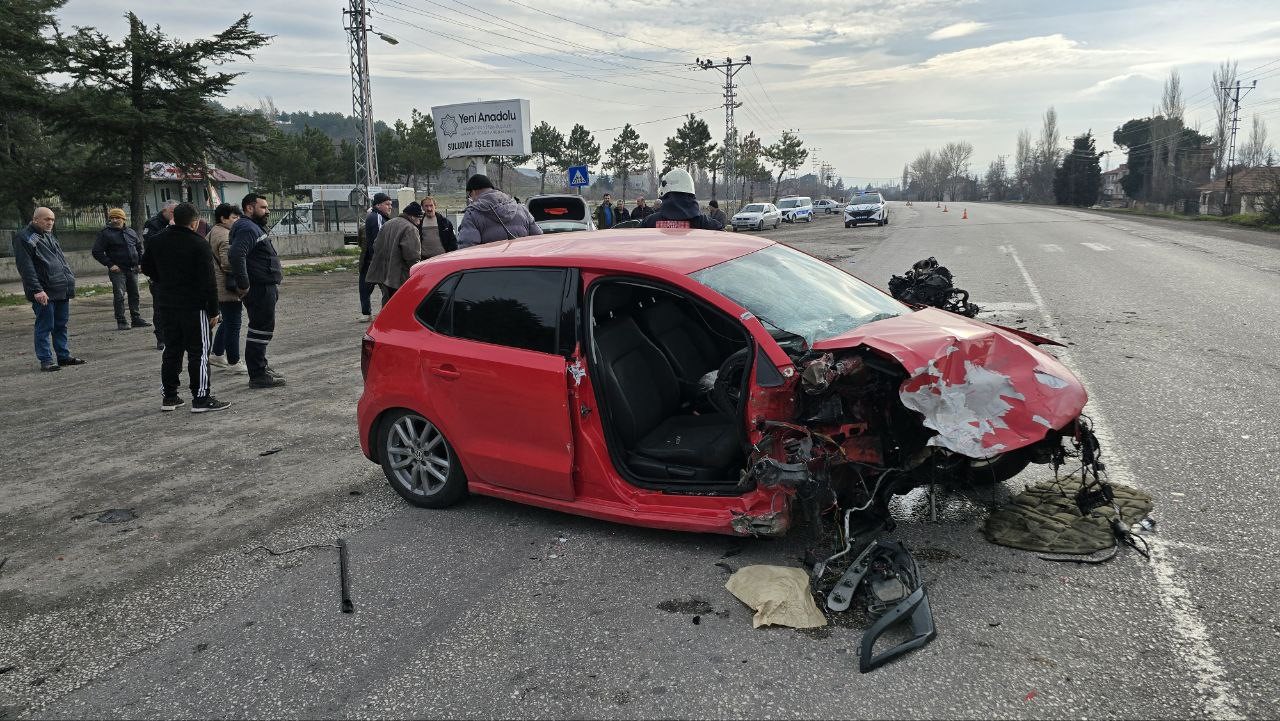 Amasya’da otomobiller kafa kafaya çarpıştı: 7 yaralı
?v=1