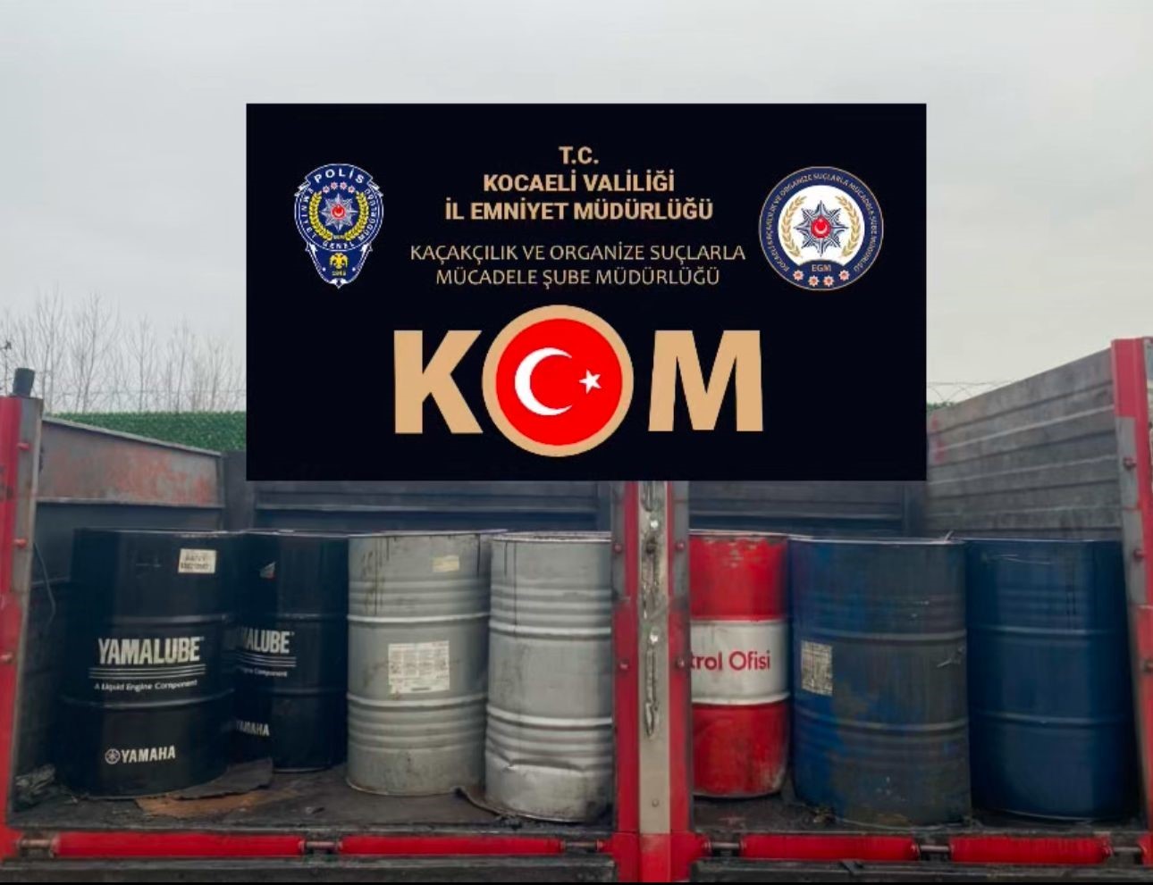 TEM’de bir araçta 2 ton 550 litre kaçak akaryakıt ele geçirildi
?v=1