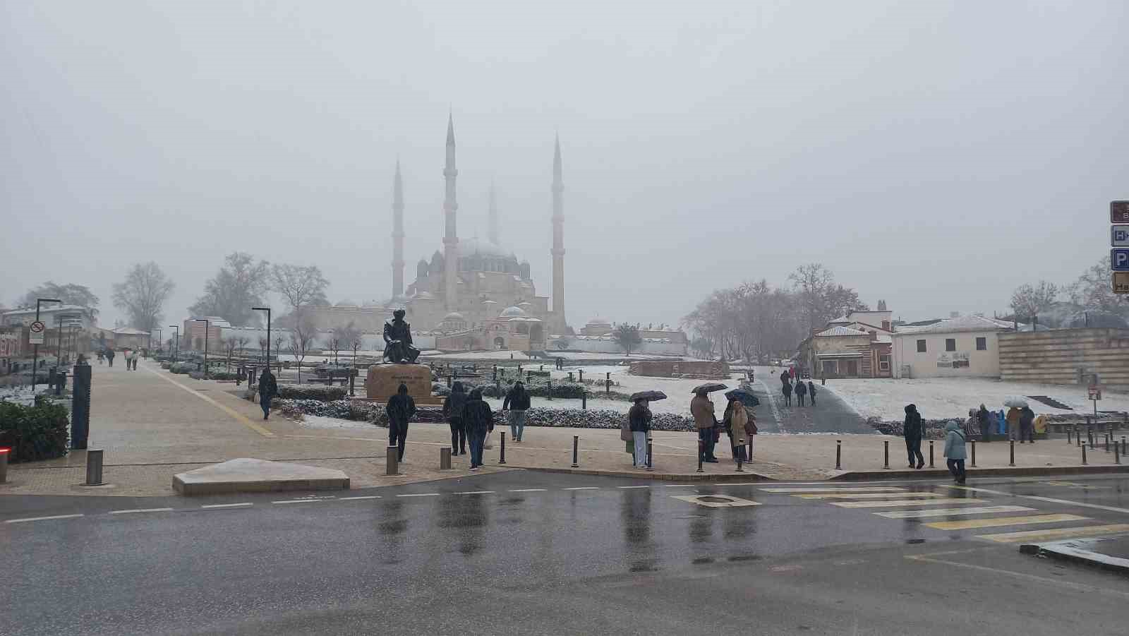 Edirne’de motokuryelerin trafiğe çıkışı yasaklandı
?v=1