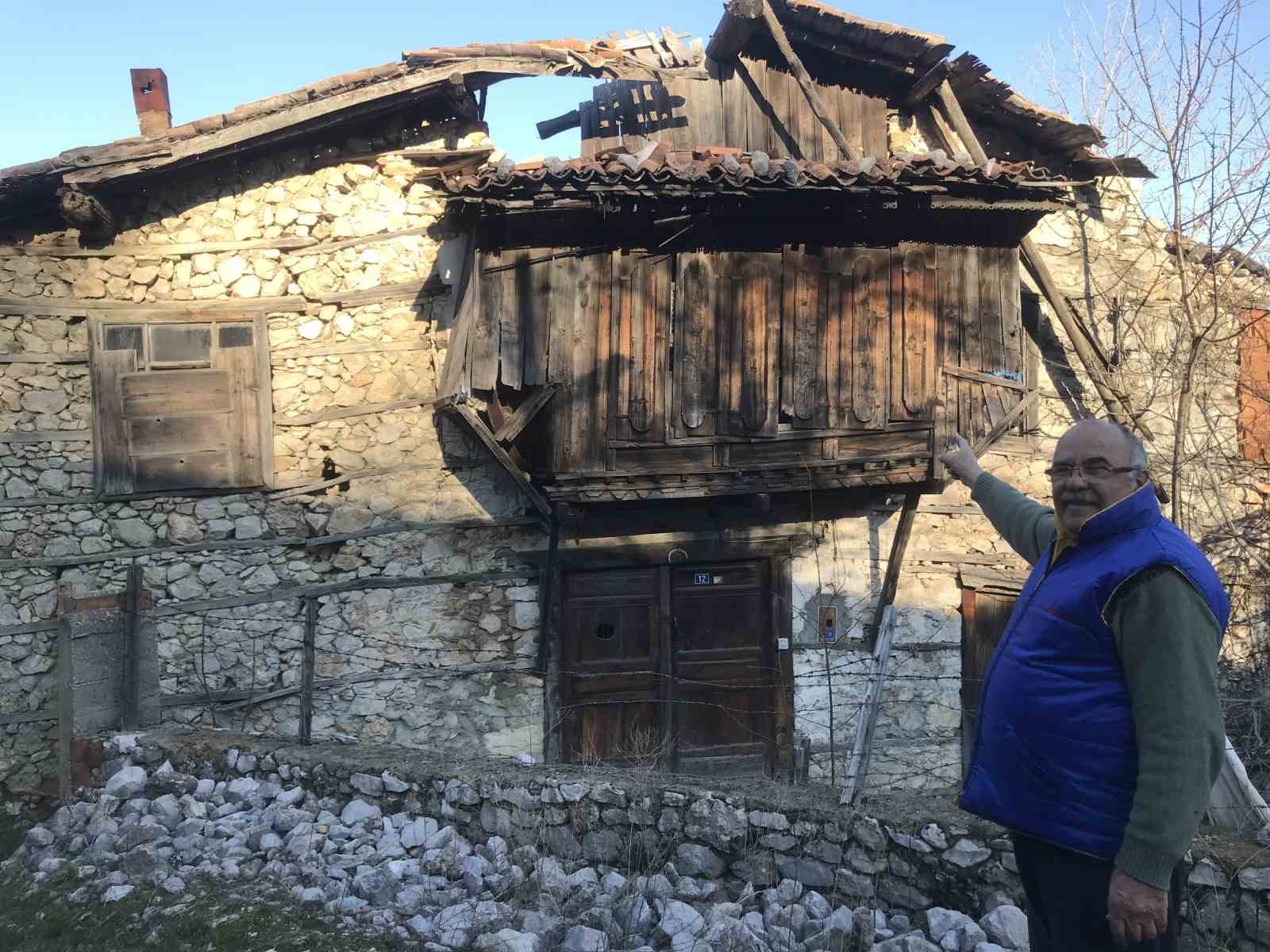 Yüksek restorasyon maliyeti ve mirasçılar arasındaki anlaşmazlık düğmeli evleri yok ediyor
