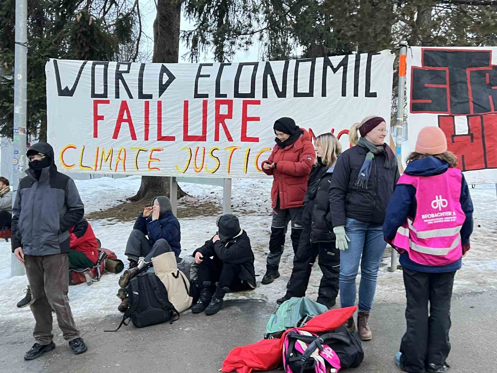 Davos’ta Dünya Ekonomik Forumu karşıtı protesto
?v=1