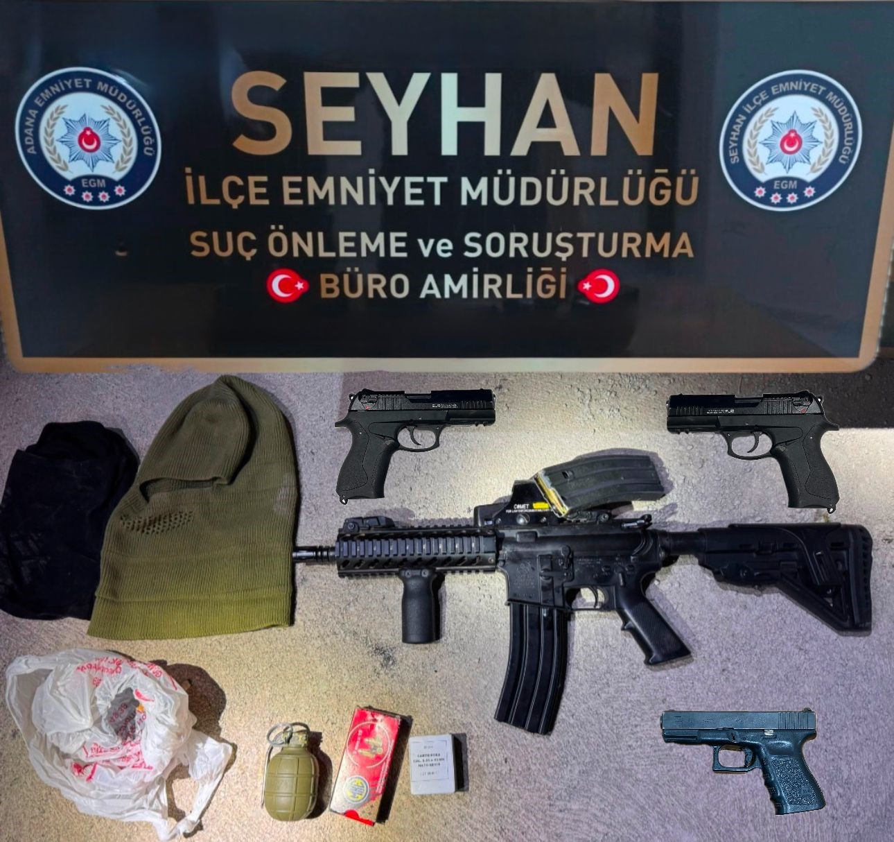 M4 tüfek ve el bombası yakalattı, suçu ölmüş amcasına attı
?v=1