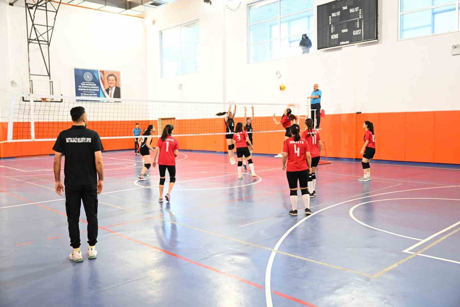 Battalgazi Yıldız Kızlar Voleybol Takımı, 3-0 galip
?v=1