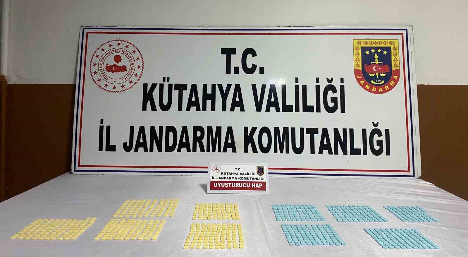 Kütahya’da 966 adet uyuşturucu hap ele geçirildi, 1 şüpheli tutuklandı
?v=1