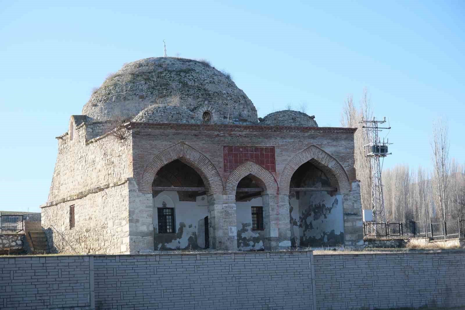 Tarihi Anadolu Selçuklu Camii yenileniyor
?v=1