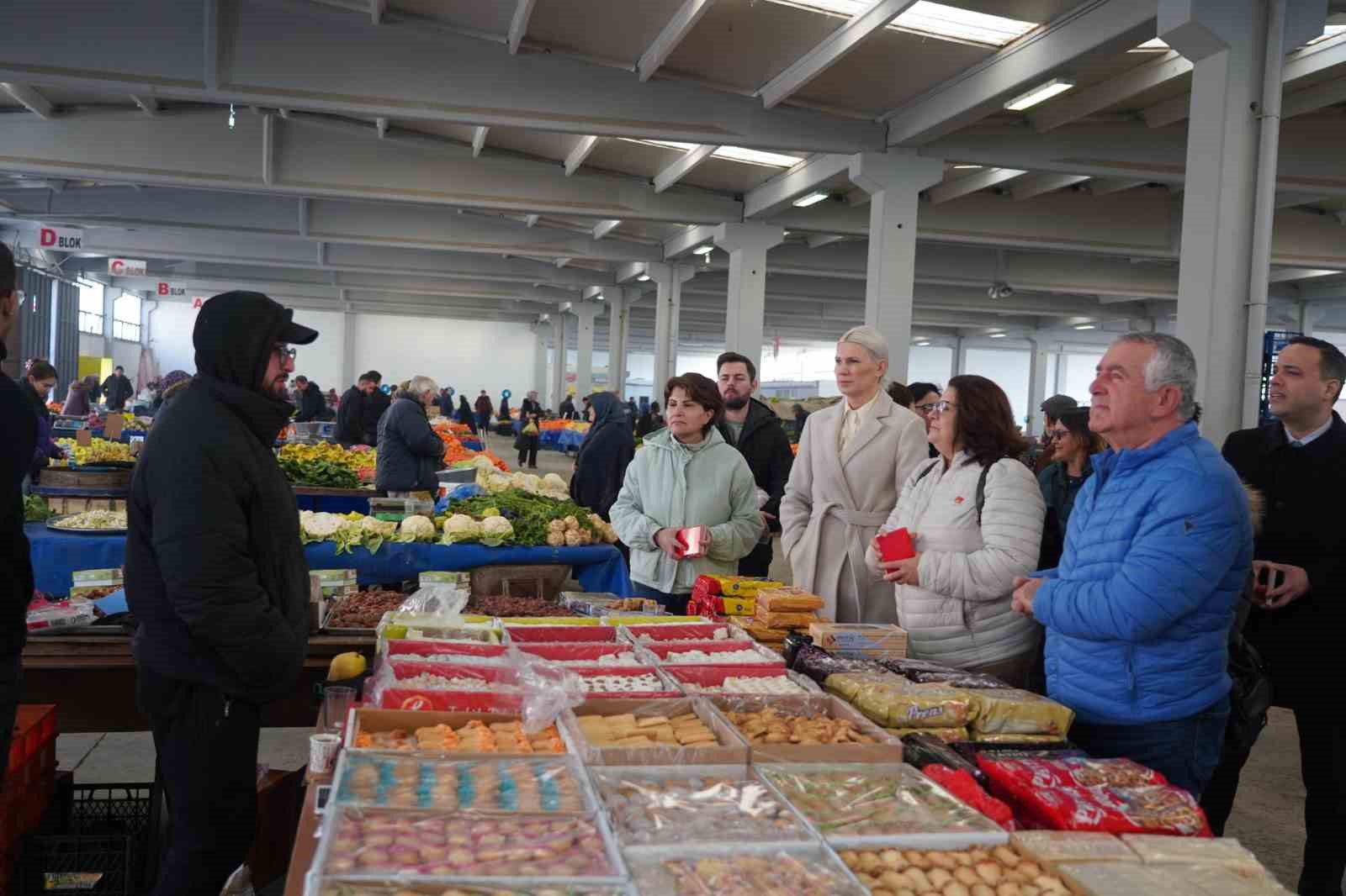 Başkan Subaşı pazar esnafının dertlerini dinledi
?v=1