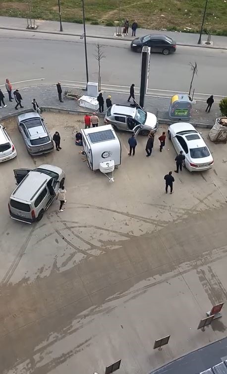 Silivri’de  kontrolden çıkan araç otoparka düştü: 1 yaralı
?v=1