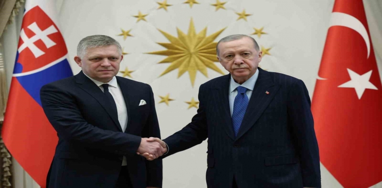 Cumhurbaşkanı Erdoğan, Slovak Cumhuriyeti Başbakanı Robert Fico’yuresmi törenle karşıladı?v=1