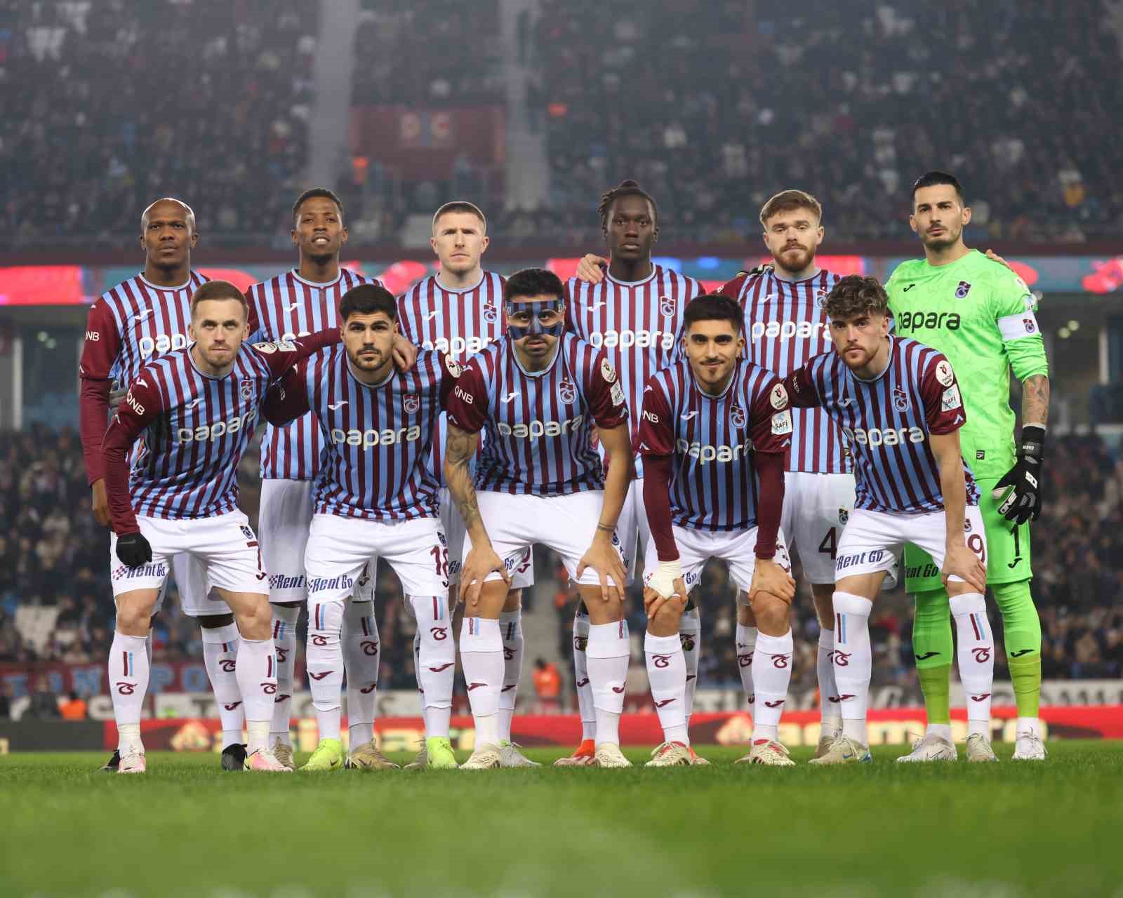 Trendyol Süper Lig: Trabzonspor: 3 - Sivasspor: 0 (İlk yarı)
?v=1