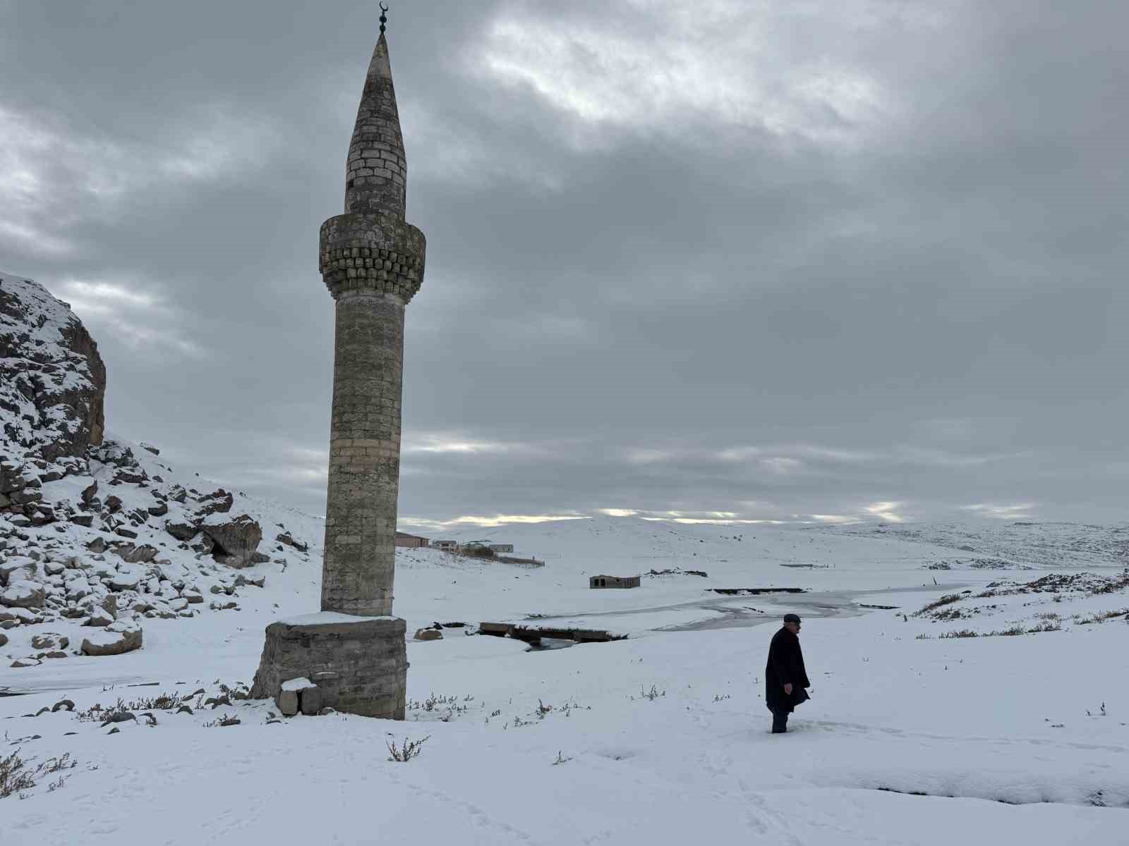 Ağrı’daki cami minaresi Yazıcı Barajı’nın simgesi oldu
?v=1