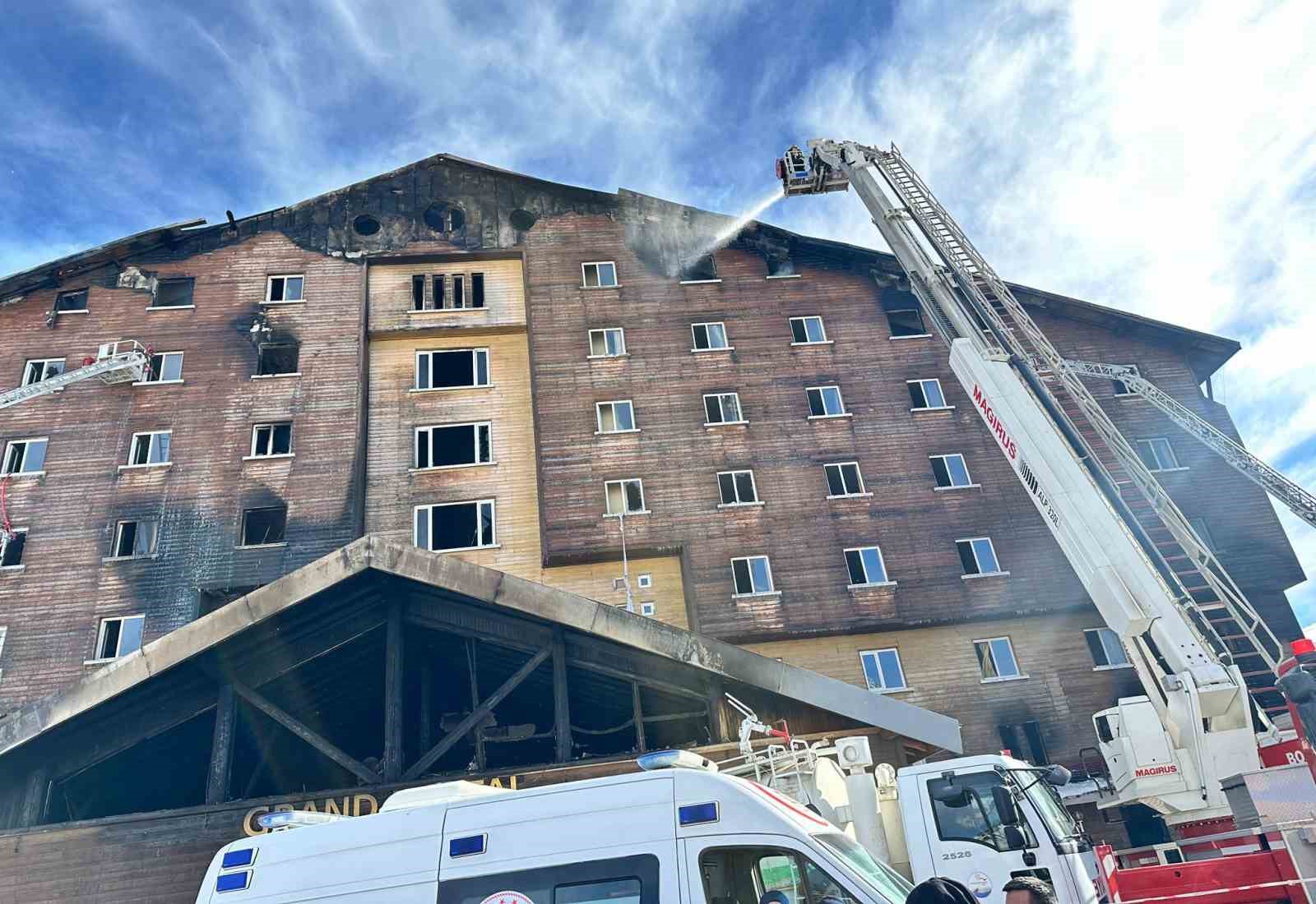 Sakarya itfaiyesi Kartalkaya’da yangına desteğe katıldı
?v=1