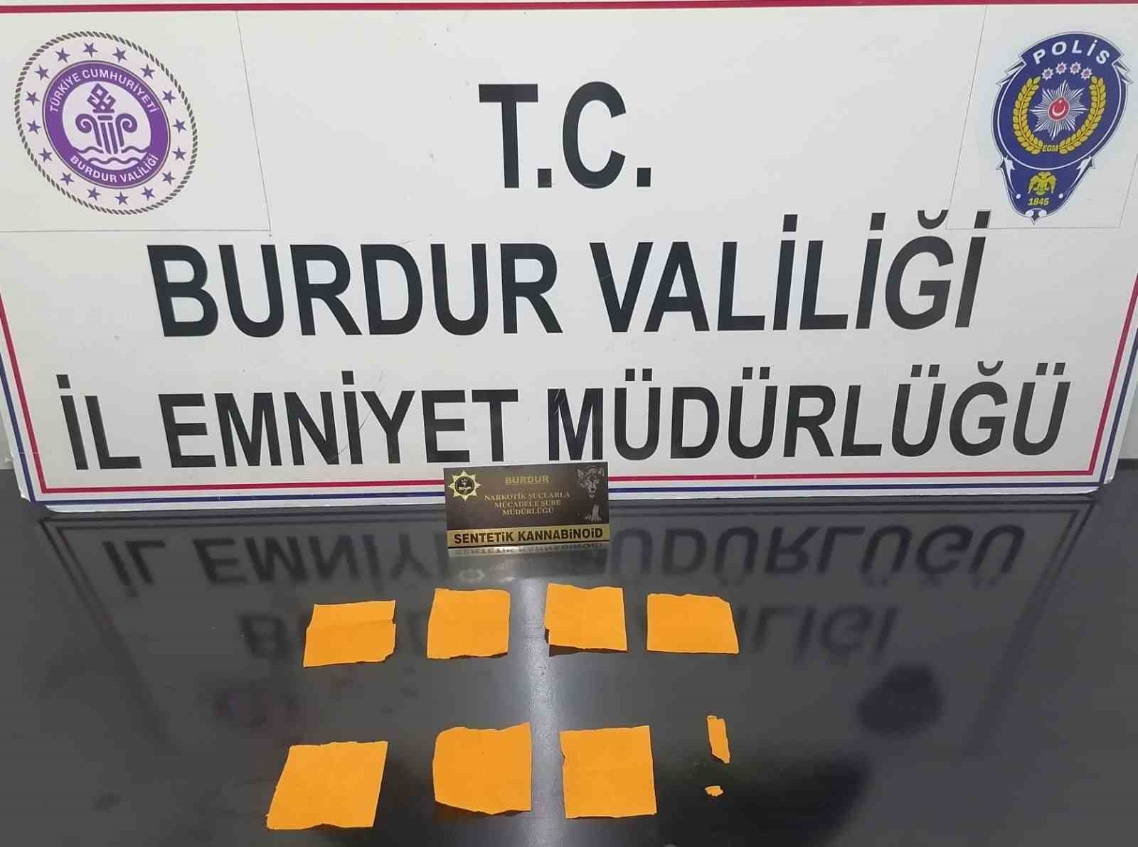 Durdurulan araçta uyuşturucu çıktı, 3 kişi tutuklandı
?v=1