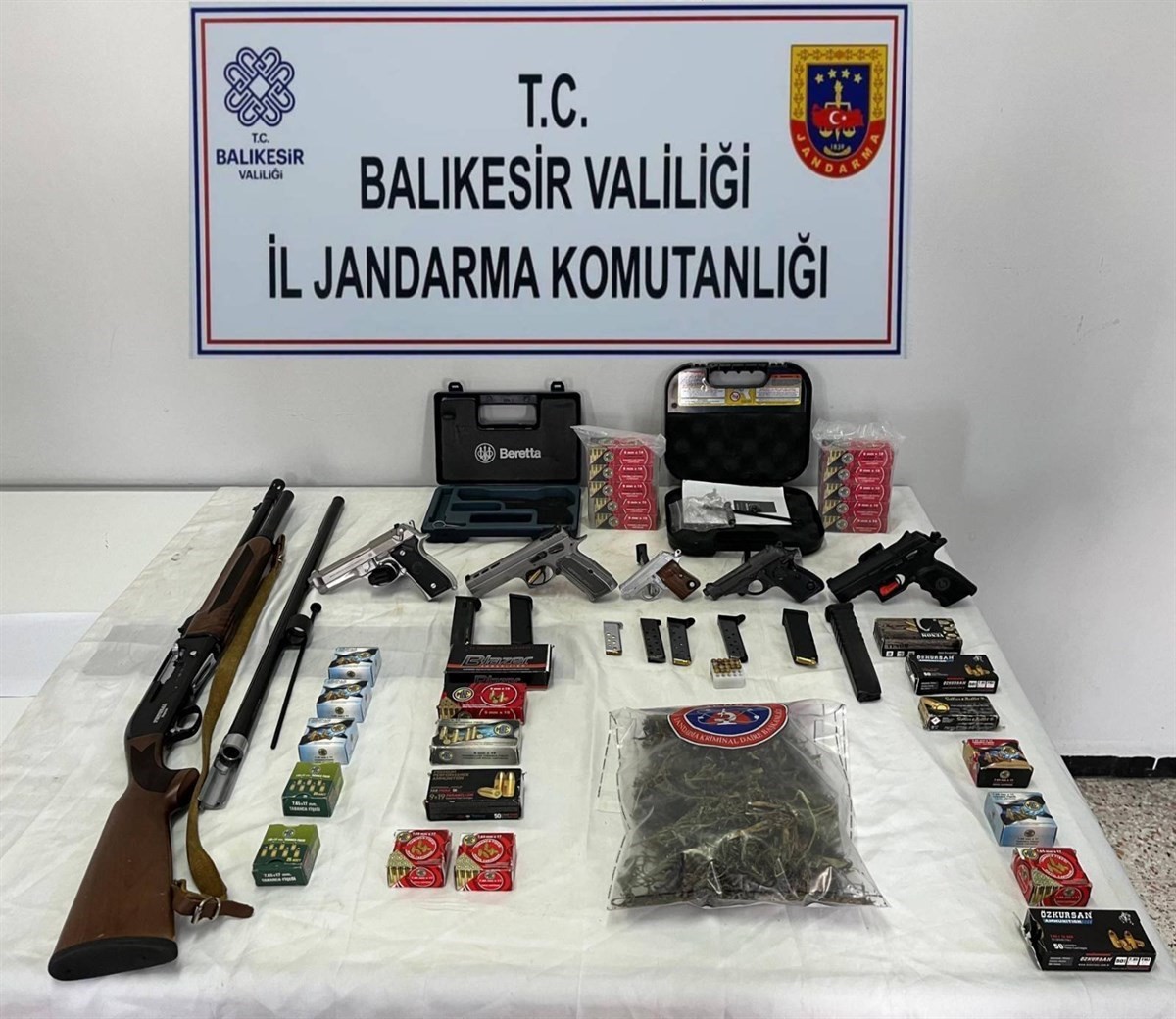 Balıkesir’de yasa dışı silah ve mühimmat ticaretine 3 gözaltı
?v=1