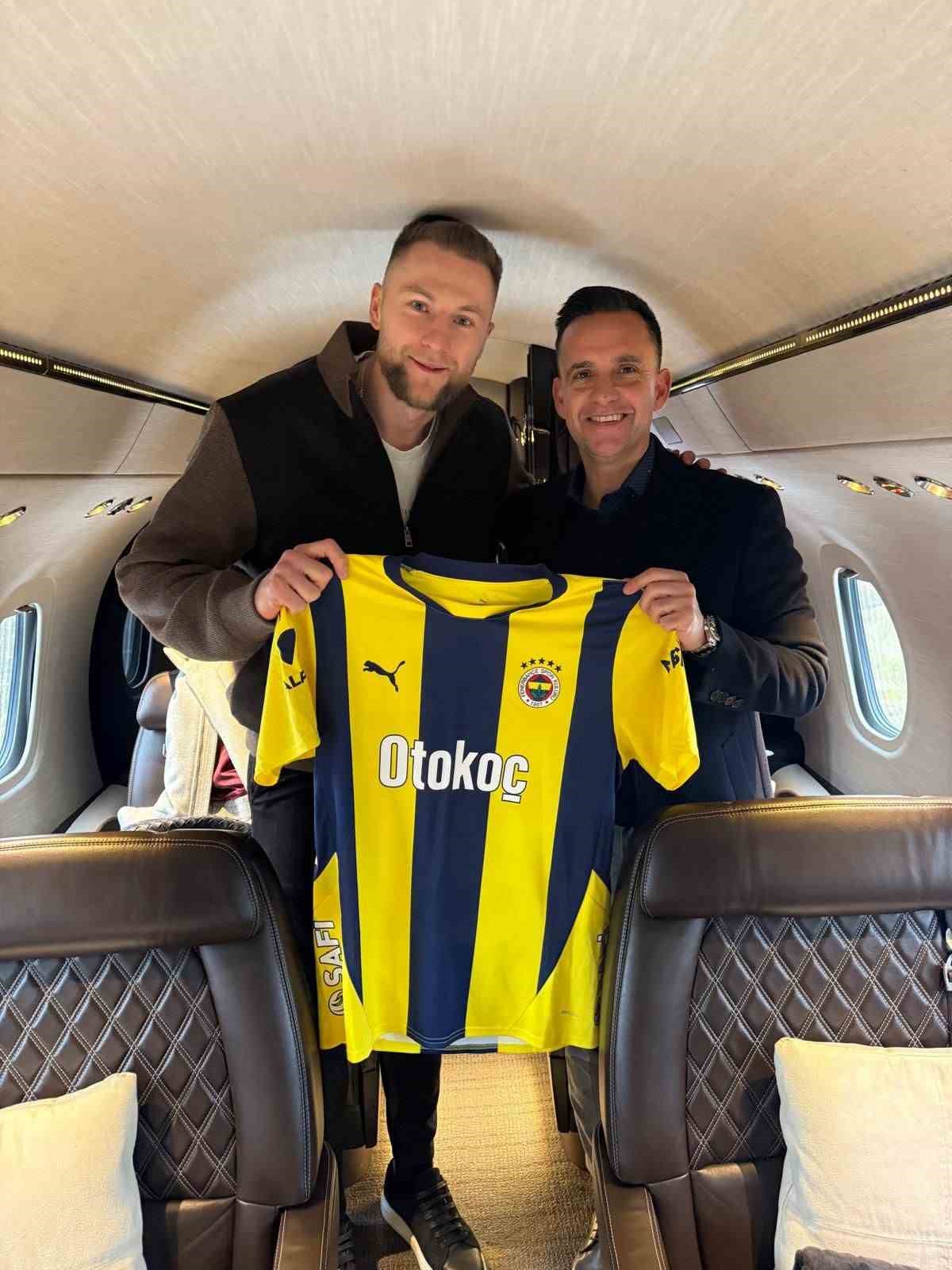 Fenerbahçe:  Milan Skriniar, futbol takımımızın 2024-2025 sezonu devre arası transfer çalışmaları kapsamında görüşmelerini gerçekleştirmek üzere İstanbul’a geliyor. 
