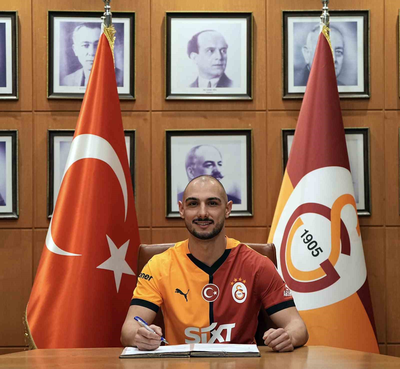 Galatasaray, Ahmed Kutucu’yu transfer etti
?v=1