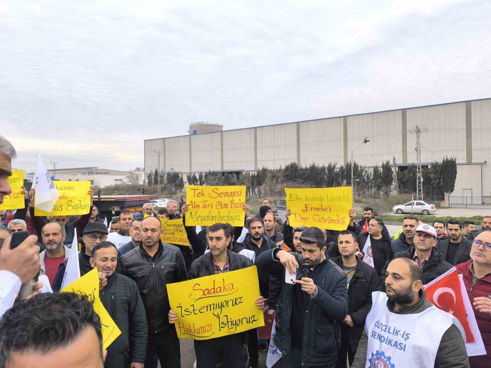 Hatay’da metal işçileri karayolunu trafiğe kapatarak eylemlerini sürdürdü
?v=1