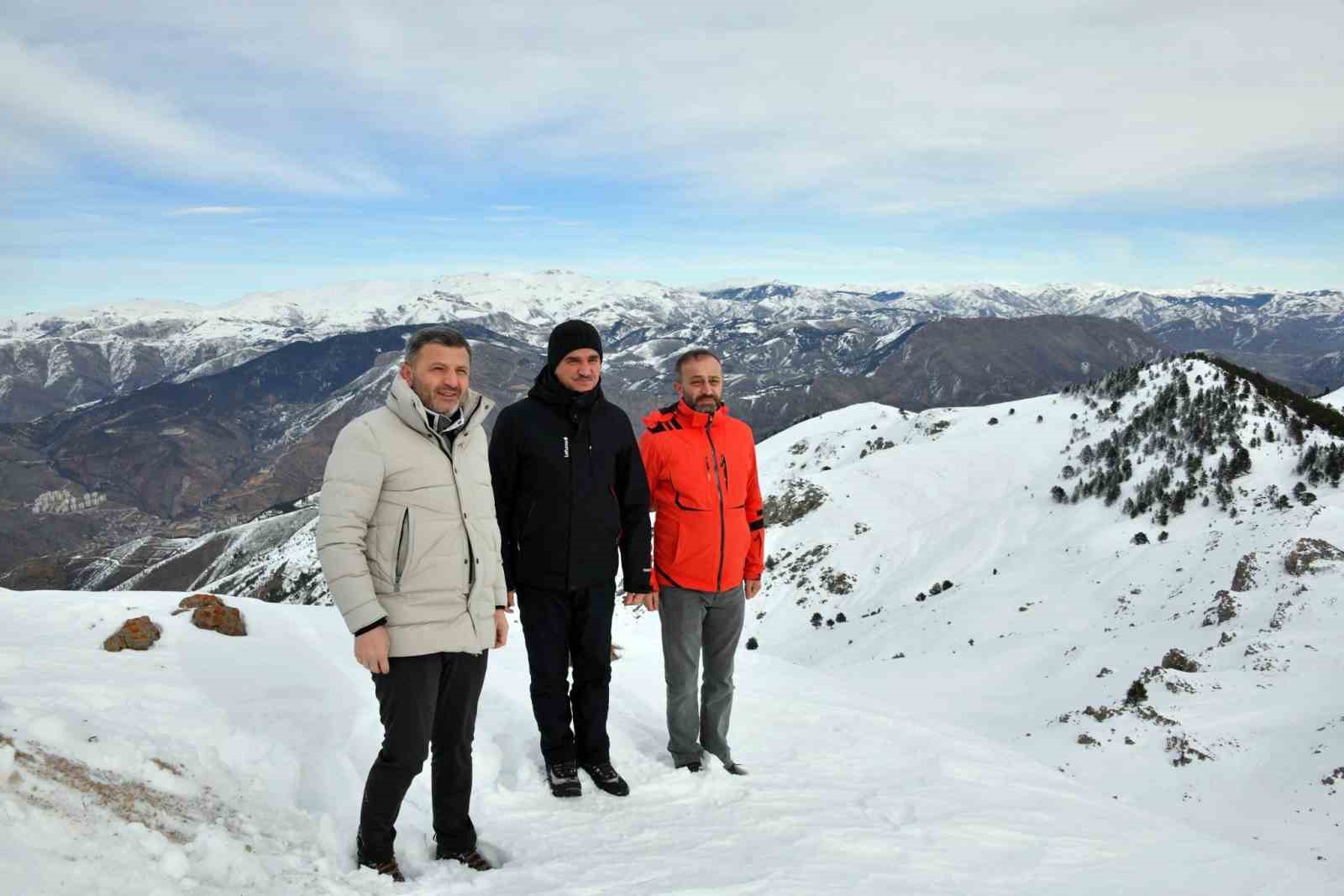 Vali Baruş Süleymaniye Kayak Merkezi’nin yapılacağı alanda incelemelerde bulundu
?v=1